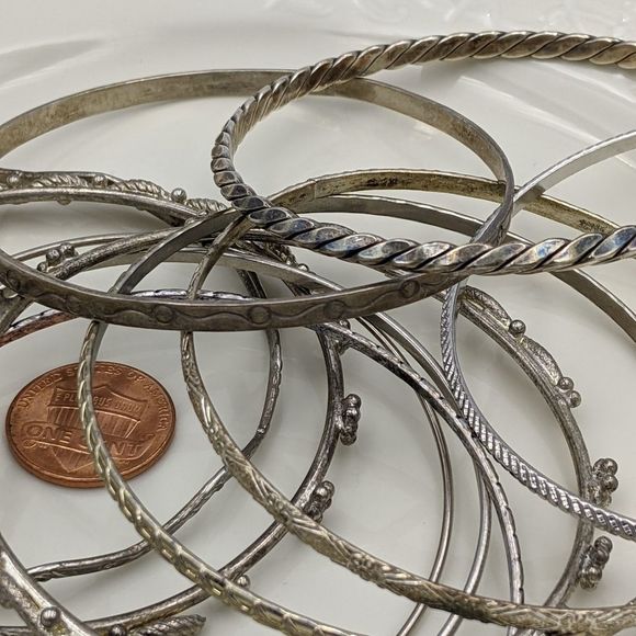 ✨3 for 25 ✨Lot of 11 Silver Tone Textured Bangles - Picture 6 of 10